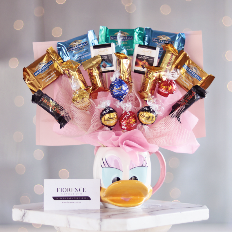 Candy Bouquet in Disney Characters Ceramic Mugs - Giftbaskets México