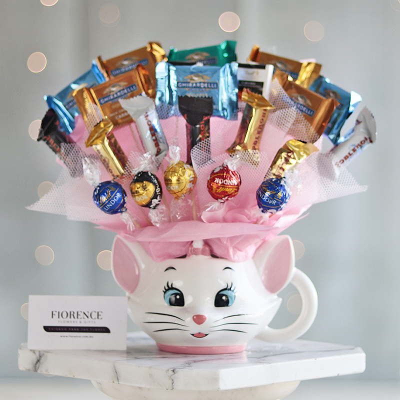 Candy Bouquet in Disney Characters Ceramic Mugs - Giftbaskets México