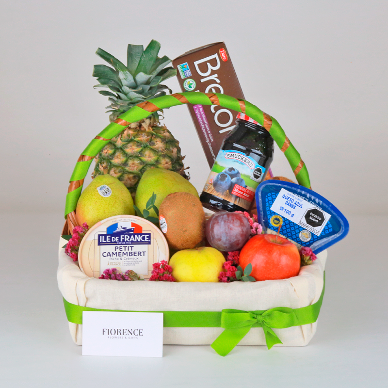 Gourmet Fruit, Cheeses and Crackers Gift Basket - Giftbaskets México