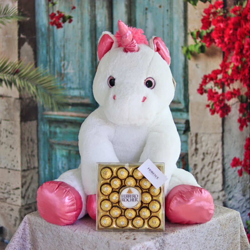 Layla Plush Unicorn with Chocolates - Giftbaskets México