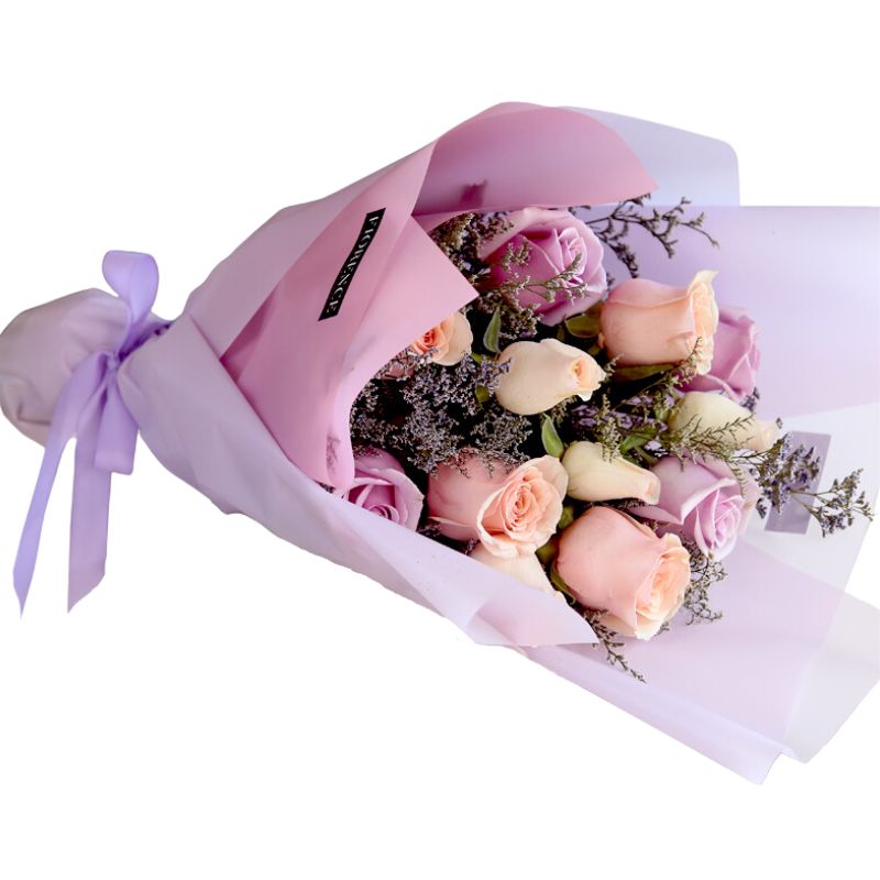 classic bouquet of 12 roses