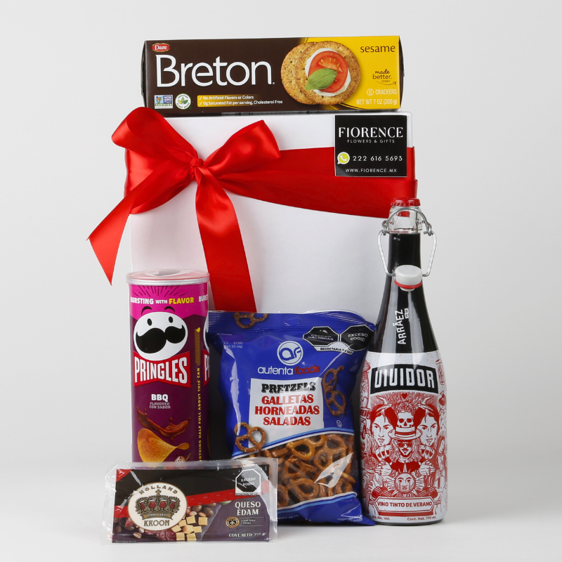 Gift box with "Tinto de Verano" and Snacks