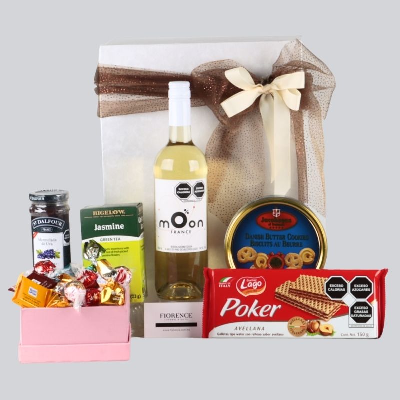 Special Gourmet Gift with Moon France Wine and Delicacies