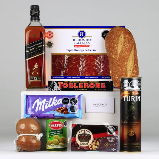 Gourmet Gift with Whisky, Artisanal Bread and More - Giftbaskets México