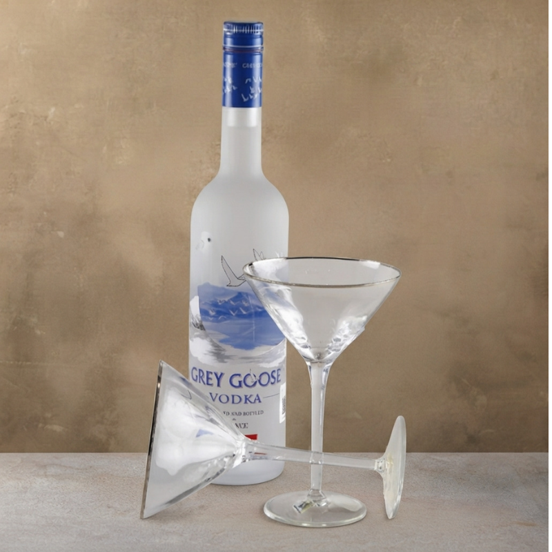 Cocktail Gift Set with Vodka and Gourmet Selection