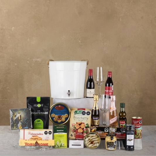 Deluxe Christmas Gift with Wines and Gourmet Selection
