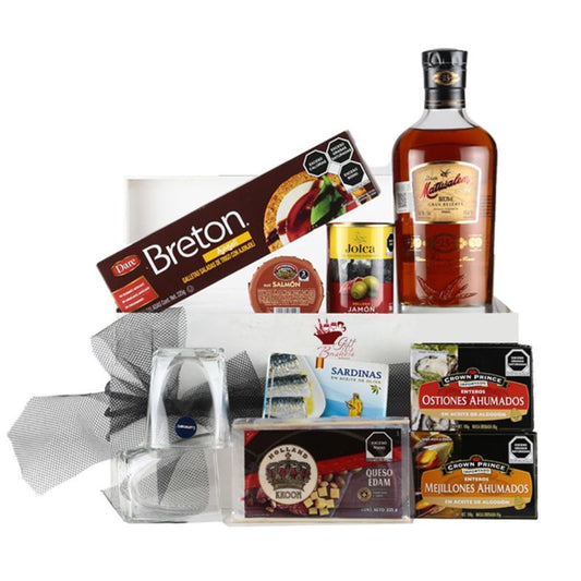 Special Matusalem Rum, Cheese, Crackers and More - Giftbaskets México