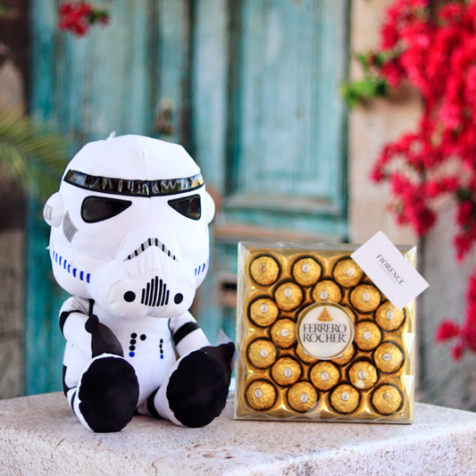 Star Wars - Stormtrooper Plush with Chocolates - Giftbaskets México