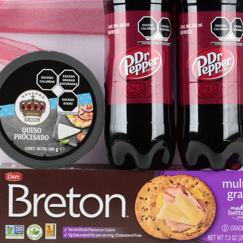 Munchies Gift Box: Snacks and Soda Mix.