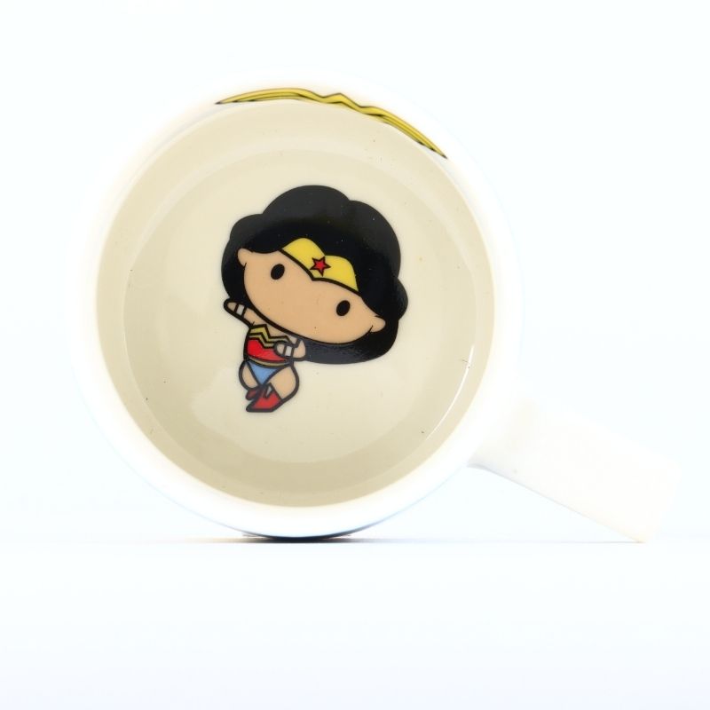 "Justice League Heroes" Candy Bouquet. Collectible Mug & 15 Sweets.