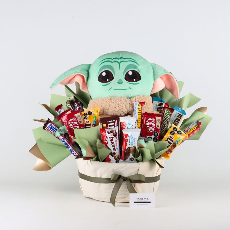"Galactic Sweet" Grogu Candy Bouquet: Baby Yoda Plush & Chocolates