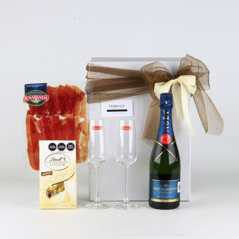 "Champagne & Serrano" Luxury Gift Box: Moët & Chandon Nectar Imperial & Premium Pairing