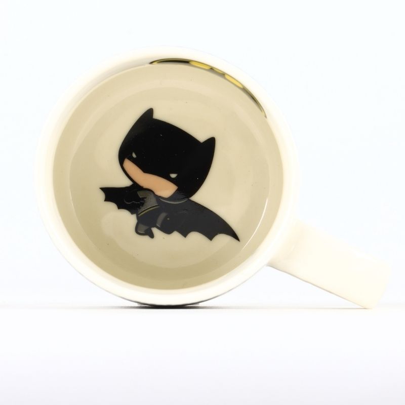"Justice League Heroes" Candy Bouquet. Collectible Mug & 15 Sweets.